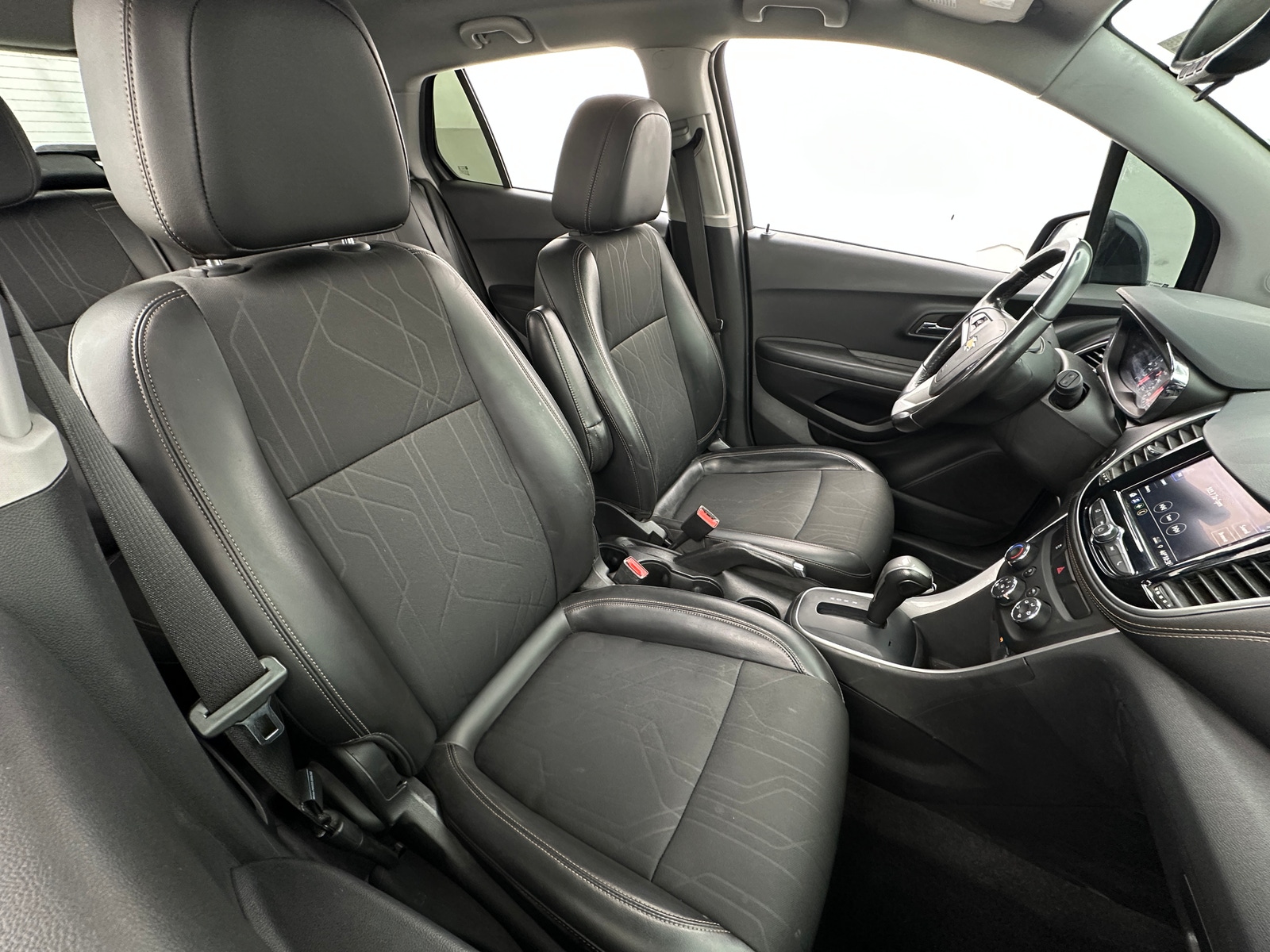 Thumbnail: 2022 Chevrolet Trax - 2