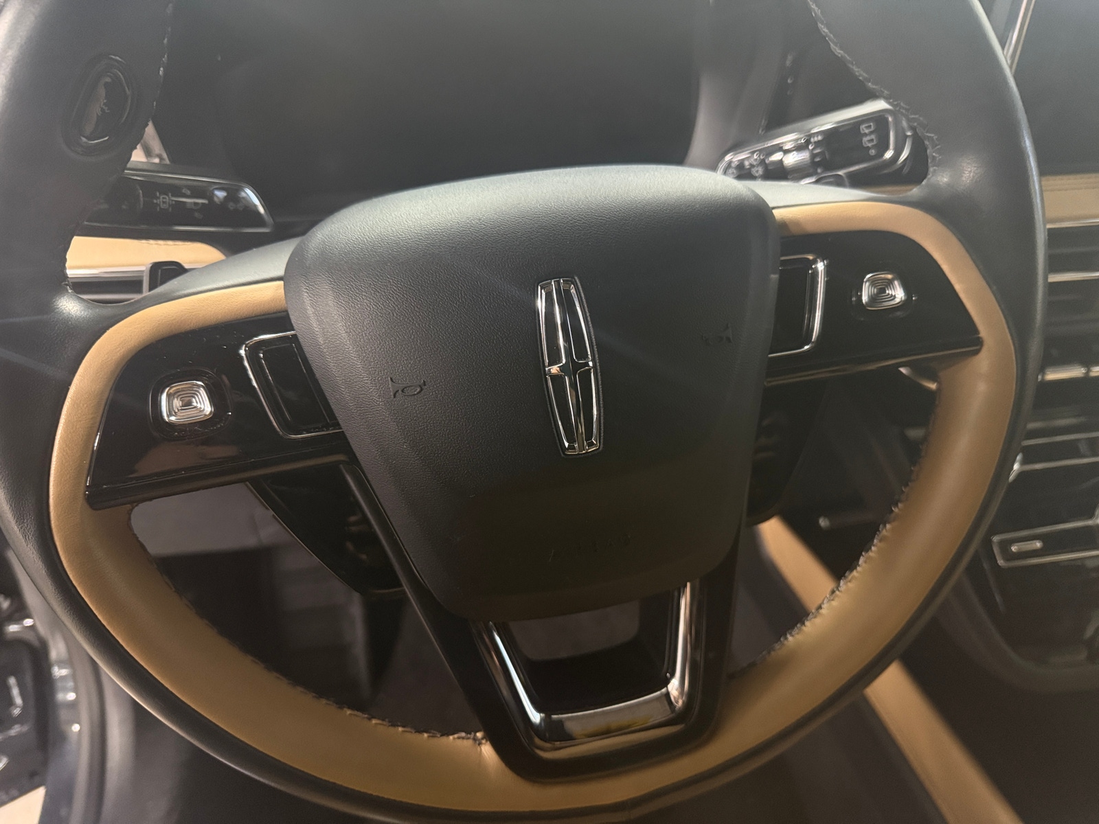 Thumbnail: 2022 Lincoln Corsair - 4