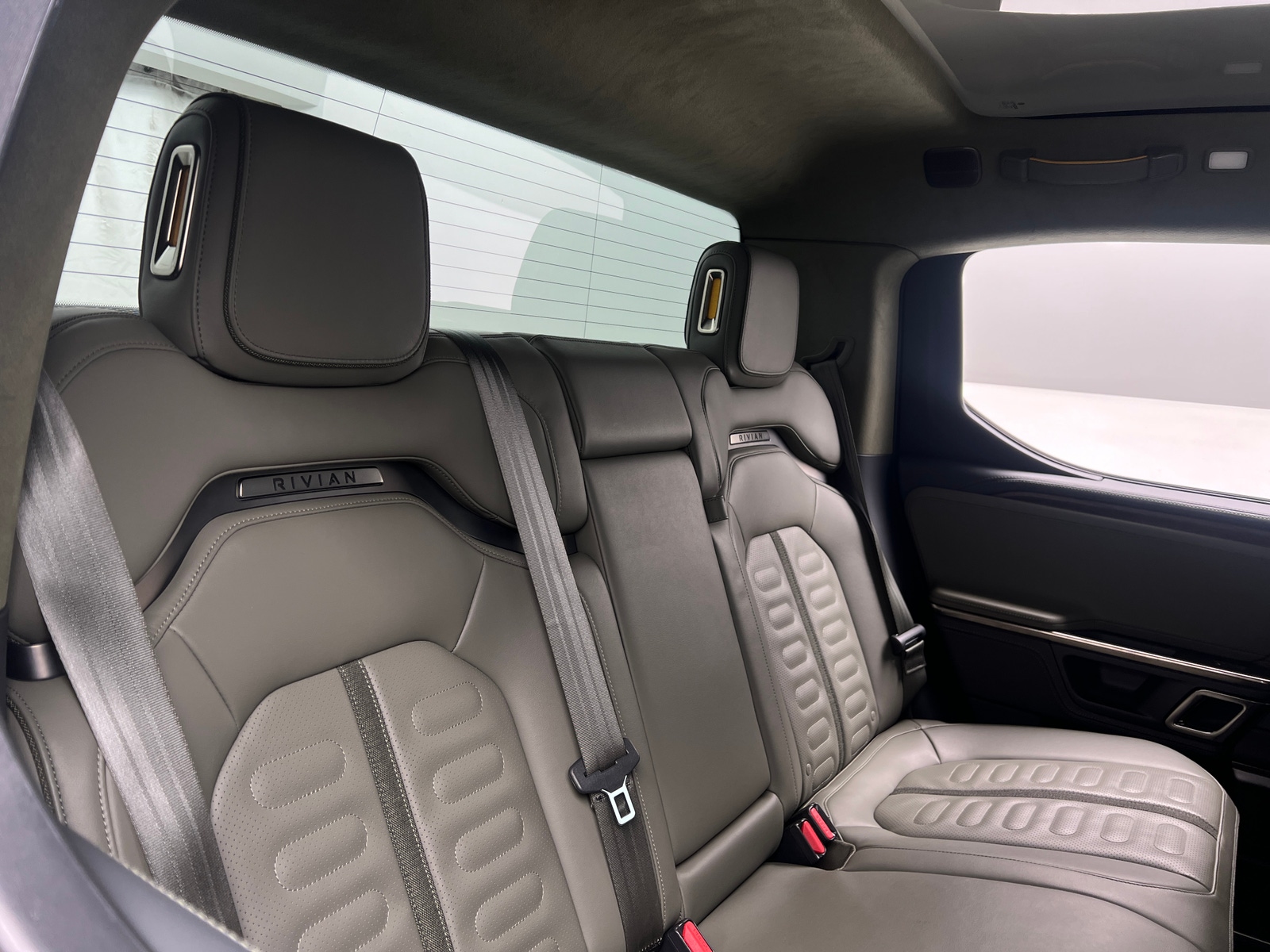 Thumbnail: 2022 Rivian R1T - 5