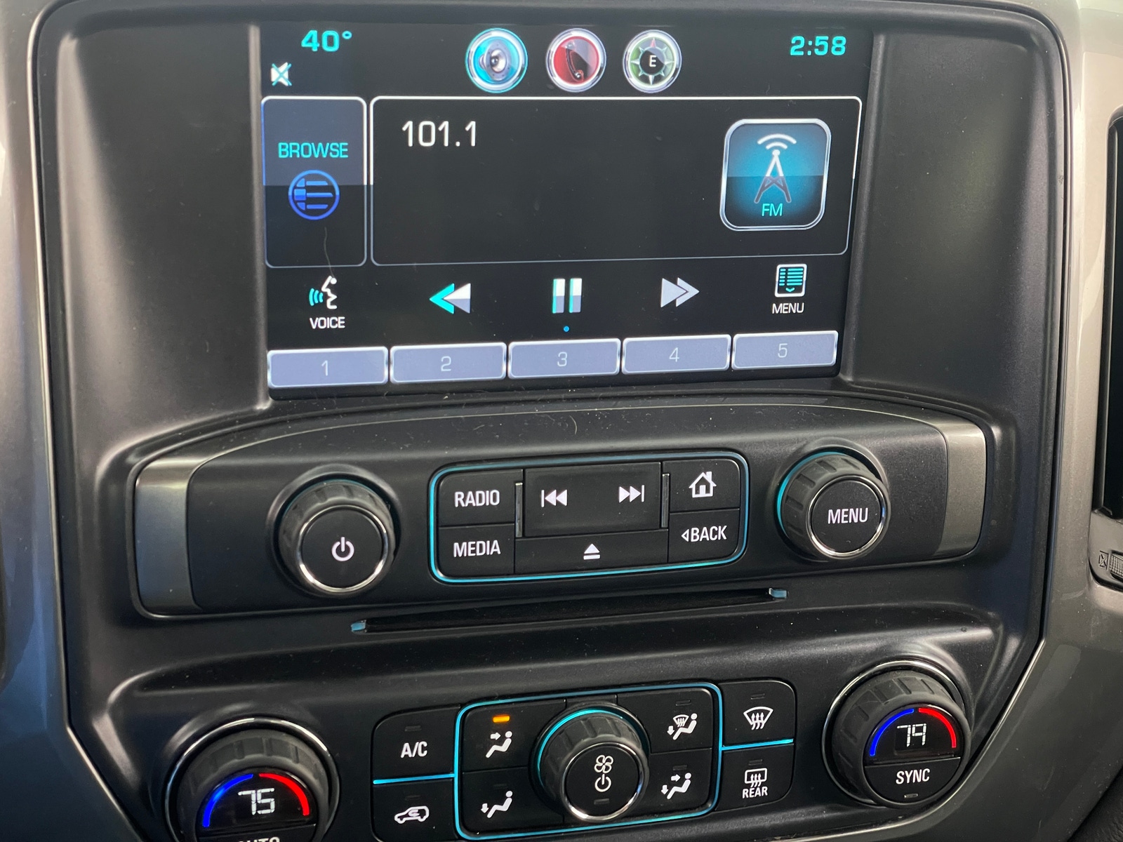 Thumbnail: 2015 Chevrolet Silverado 1500 - 4