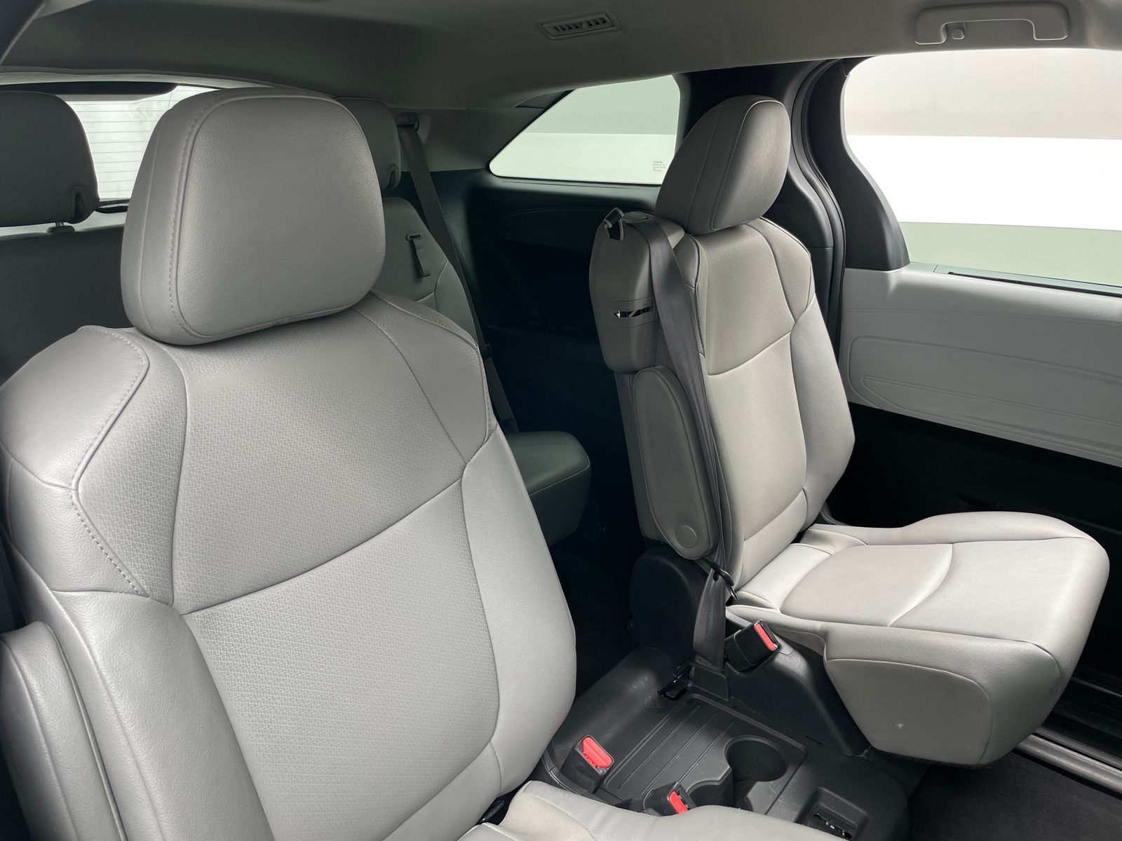 Thumbnail: 2025 Toyota Sienna - 5