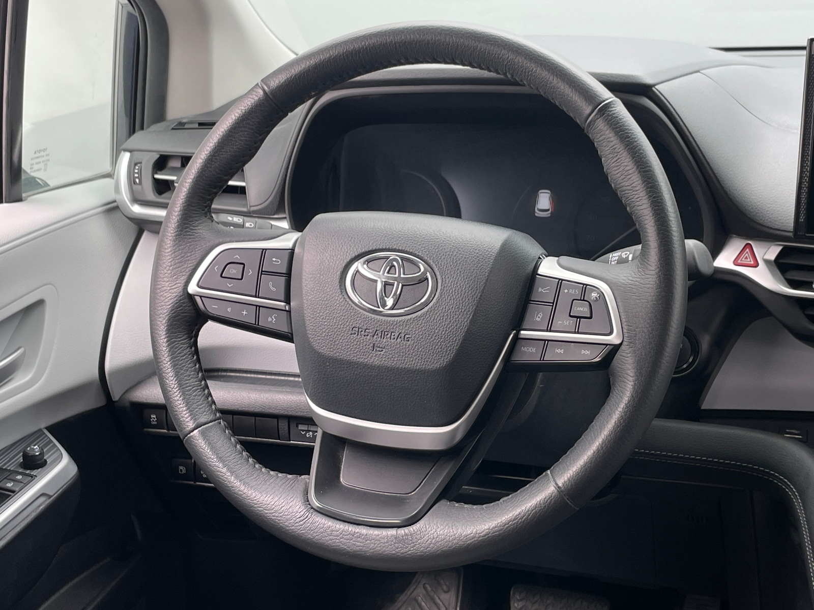 Thumbnail: 2025 Toyota Sienna - 4