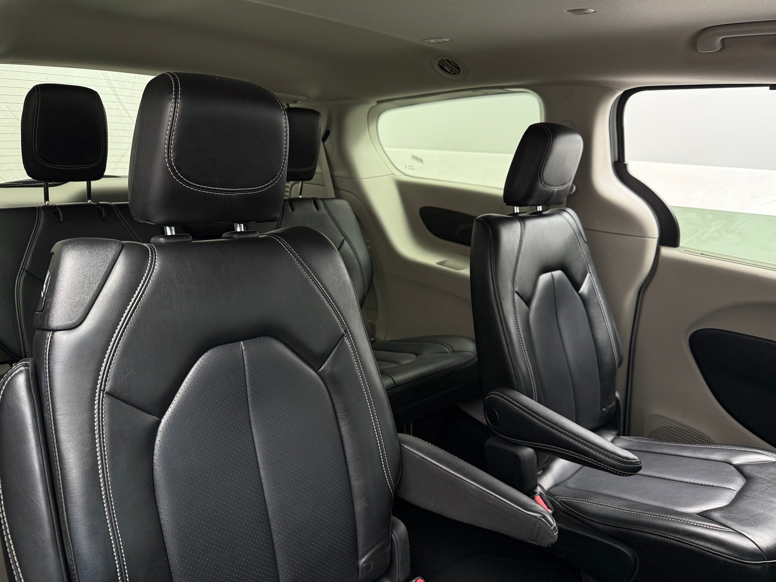 Thumbnail: 2023 Chrysler Pacifica - 5