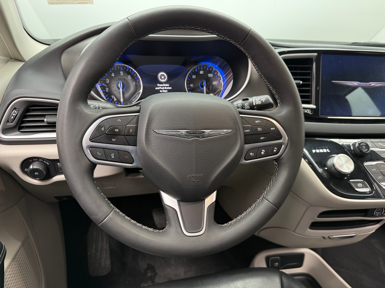 Thumbnail: 2023 Chrysler Pacifica - 4