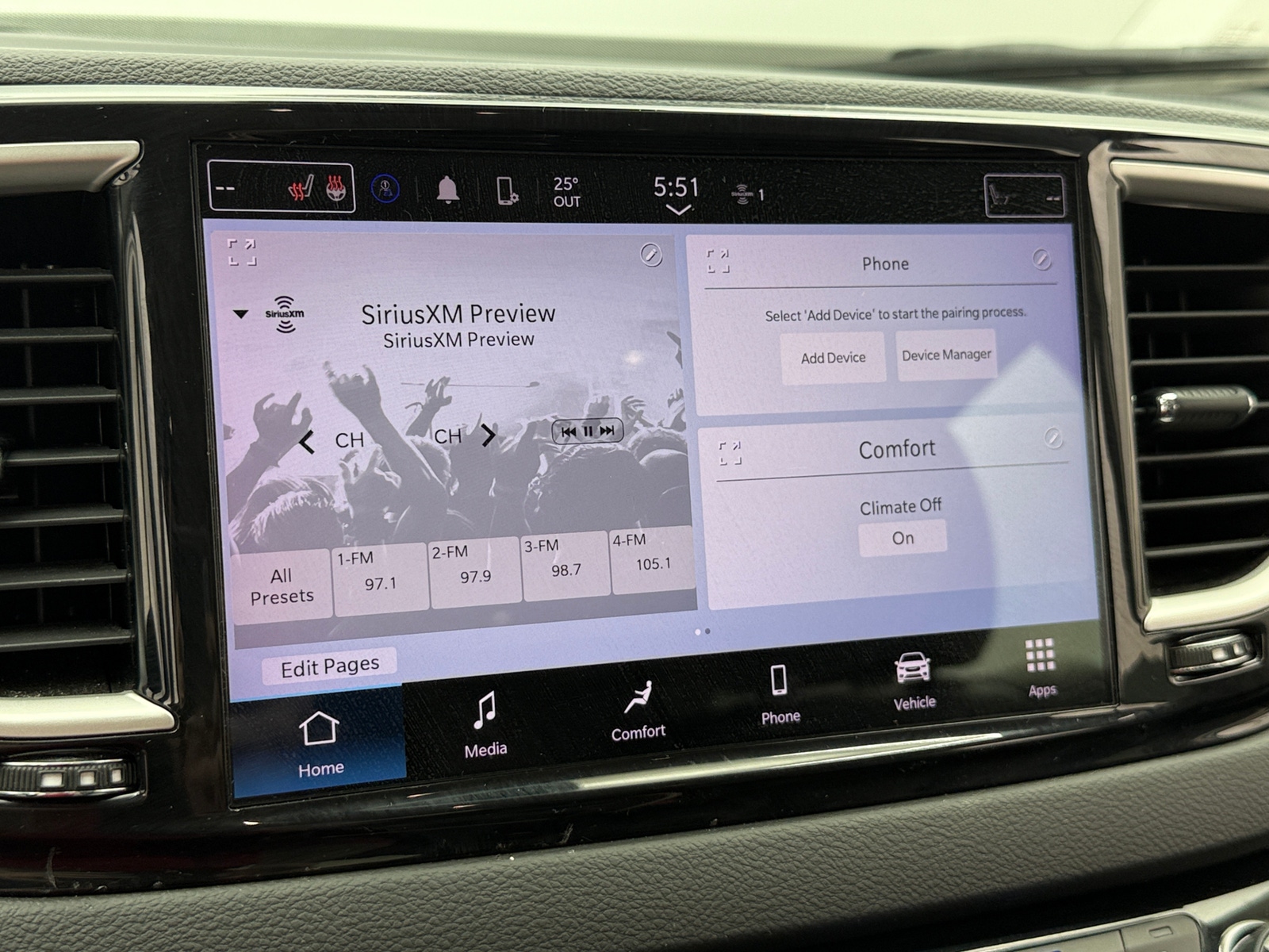 Thumbnail: 2023 Chrysler Pacifica - 3