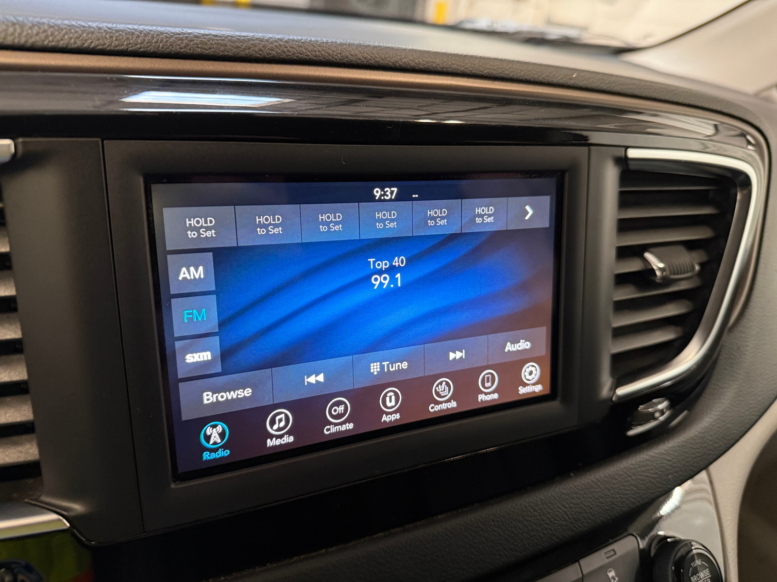 Thumbnail: 2019 Chrysler Pacifica - 3