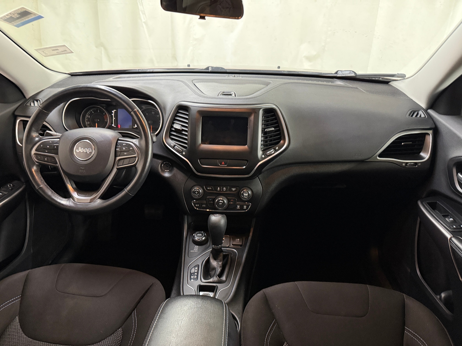 Thumbnail: 2019 Jeep Cherokee - 3