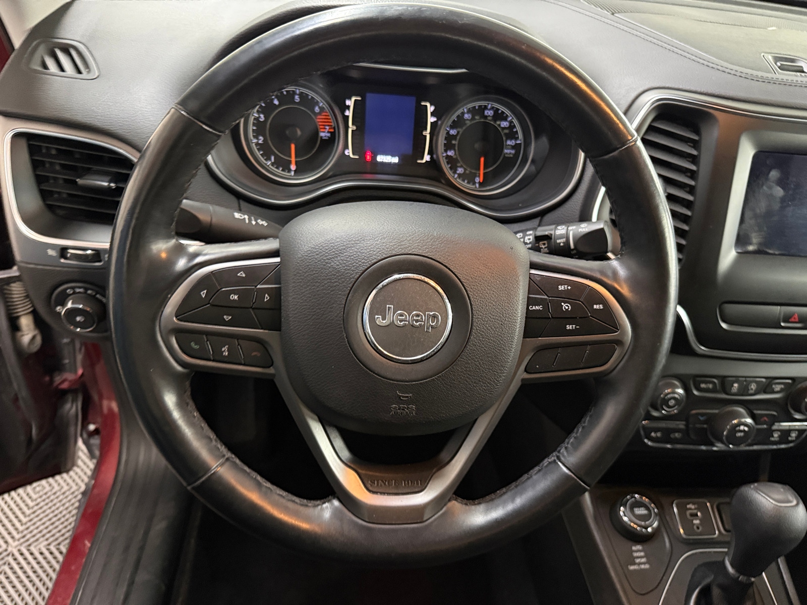 Thumbnail: 2019 Jeep Cherokee - 5
