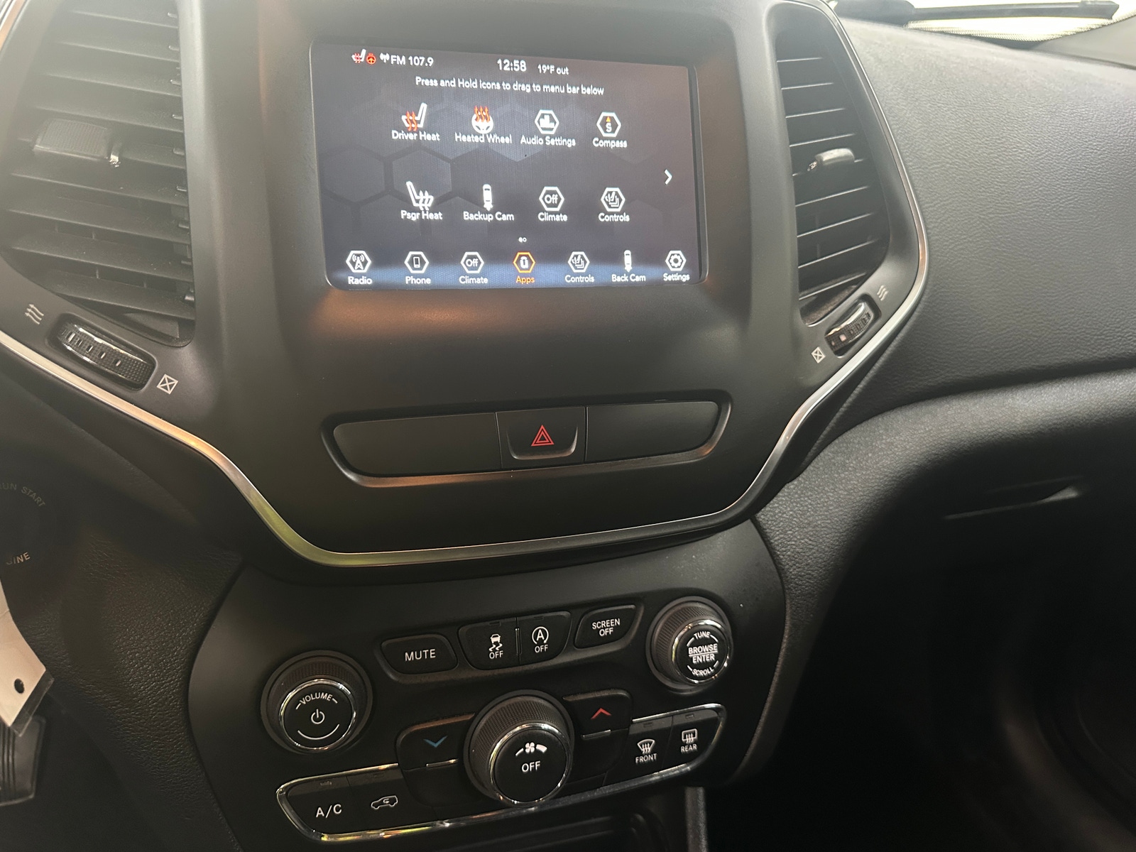 Thumbnail: 2019 Jeep Cherokee - 4