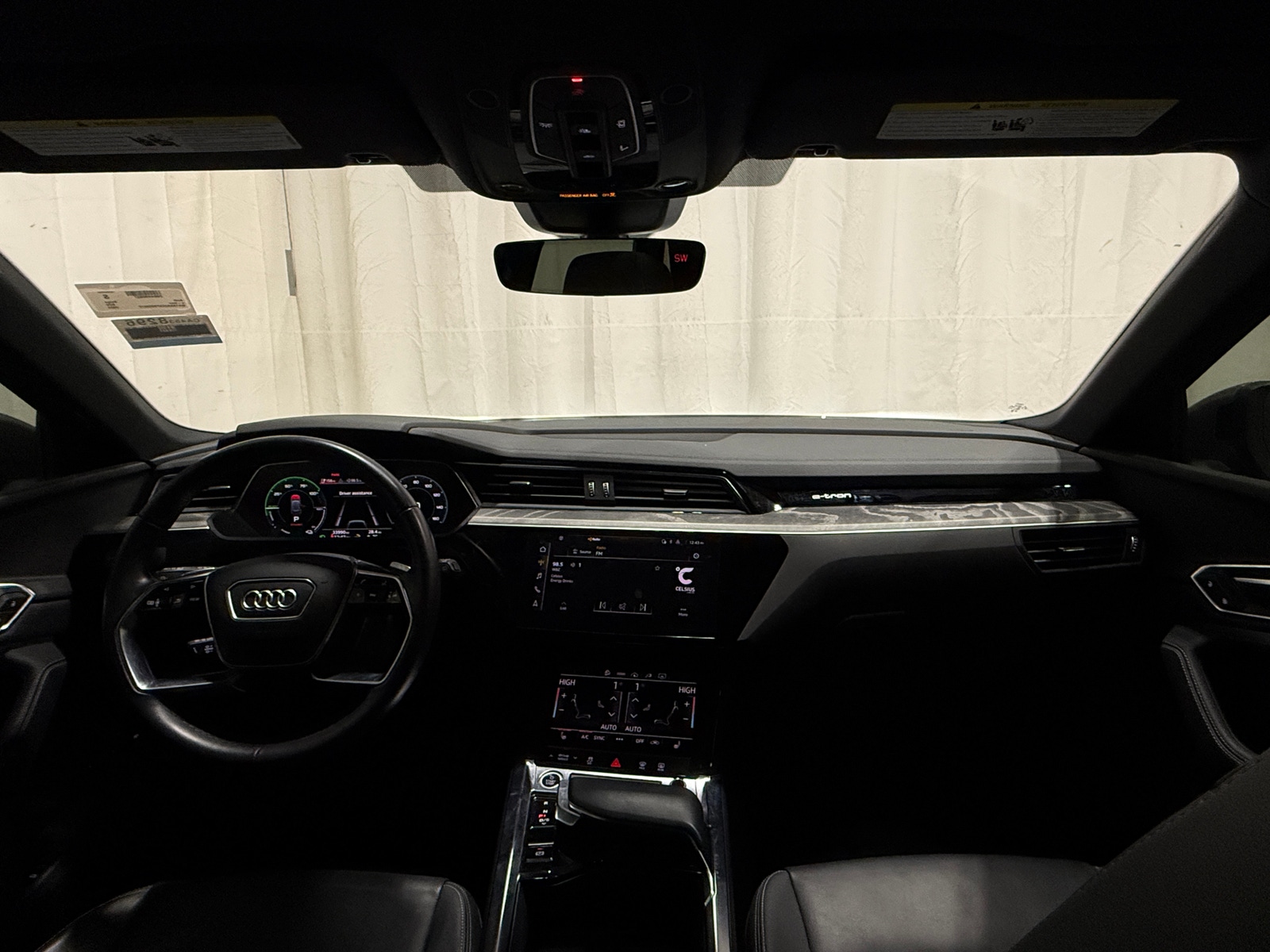 Thumbnail: 2023 Audi e-tron - 2