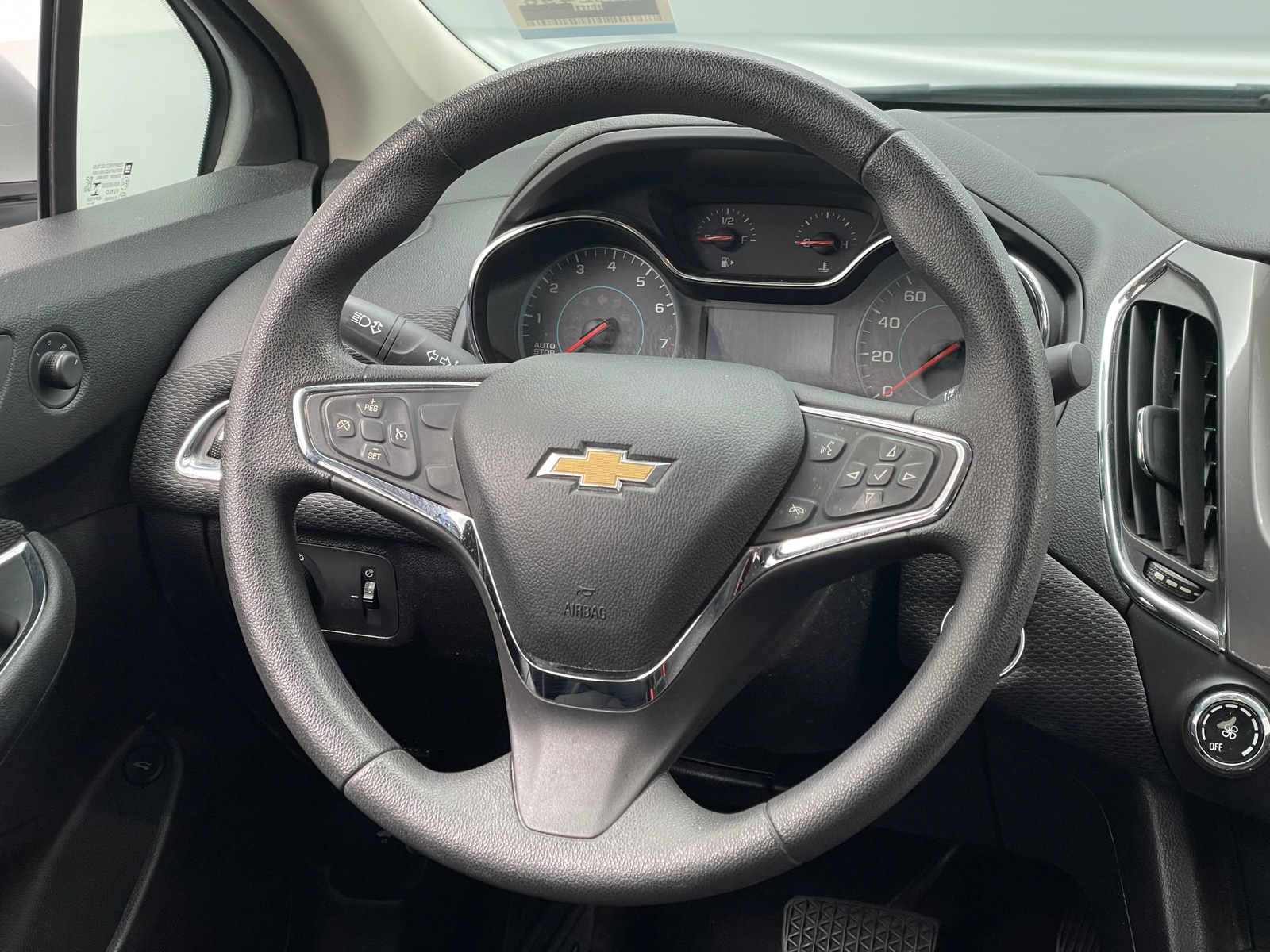 Thumbnail: 2017 Chevrolet Cruze - 5