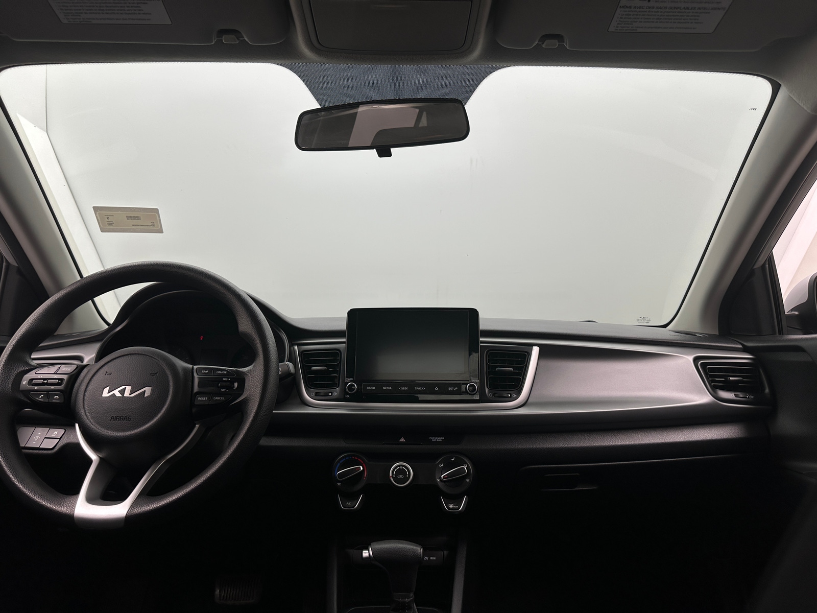 Thumbnail: 2022 Kia Rio - 3