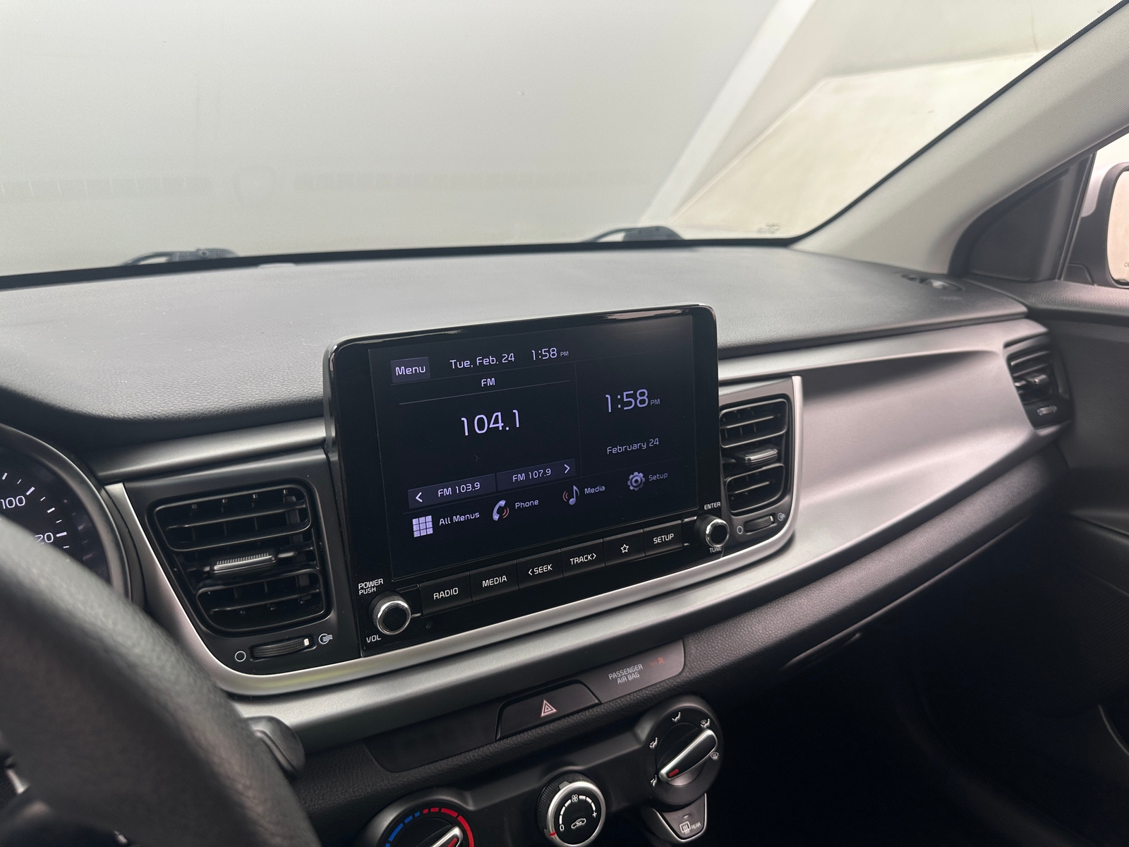 Thumbnail: 2022 Kia Rio - 4