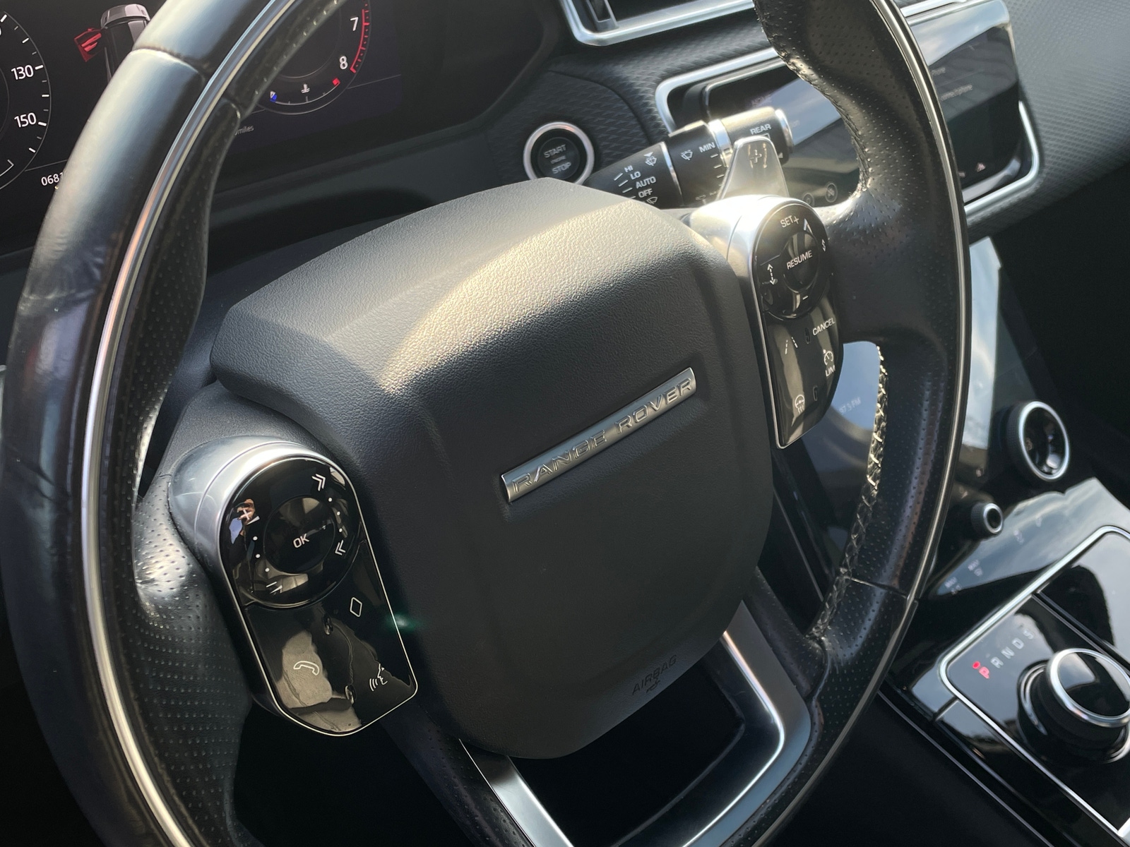 Thumbnail: 2020 Land Rover Range Rover Velar - 4