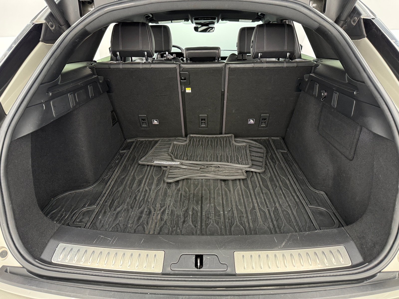 Thumbnail: 2020 Land Rover Range Rover Velar - 6