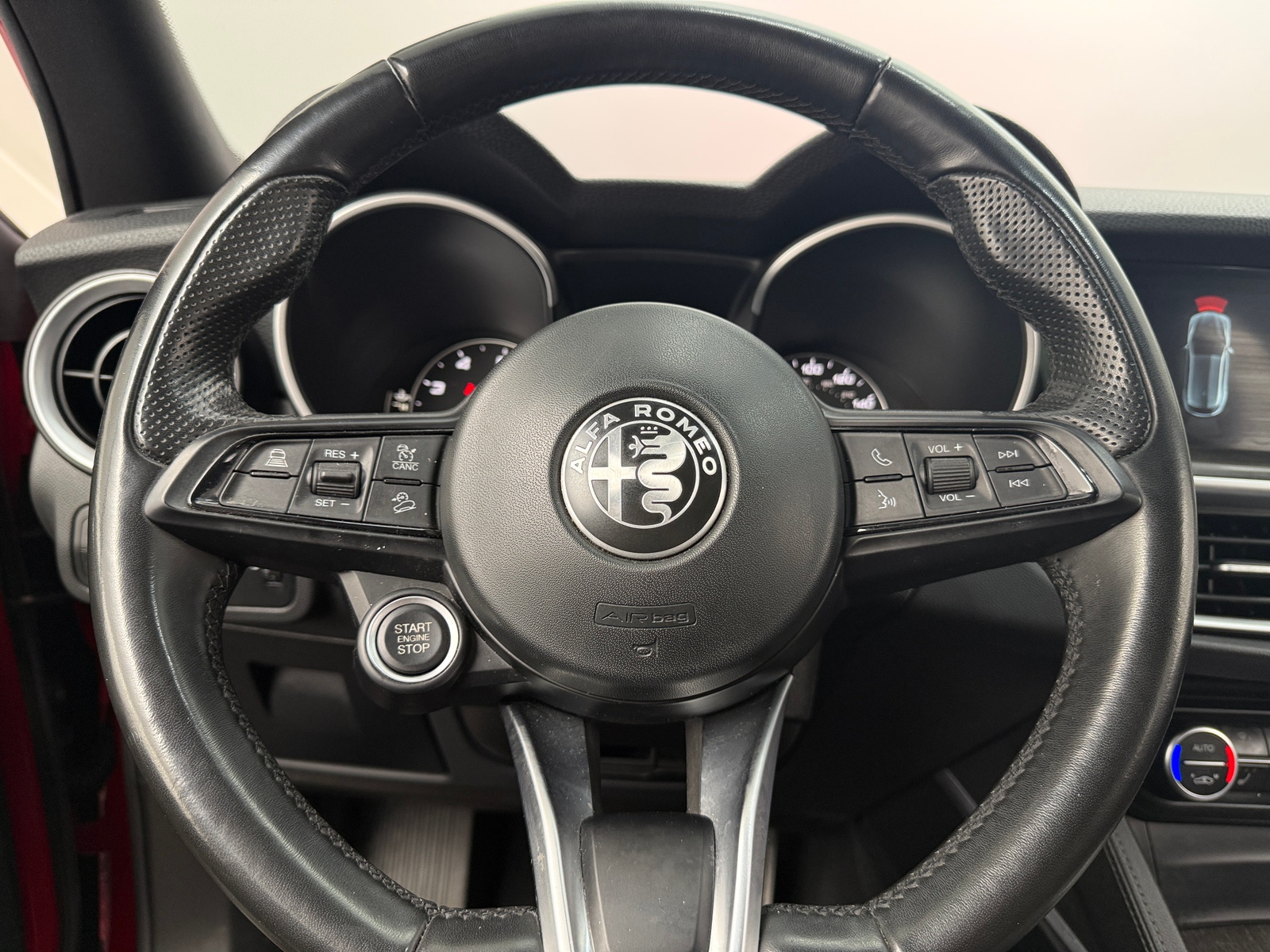 Thumbnail: 2023 Alfa Romeo Stelvio - 4