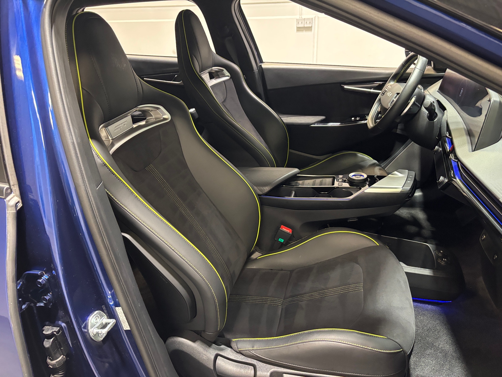 Thumbnail: 2023 Kia EV6 - 2