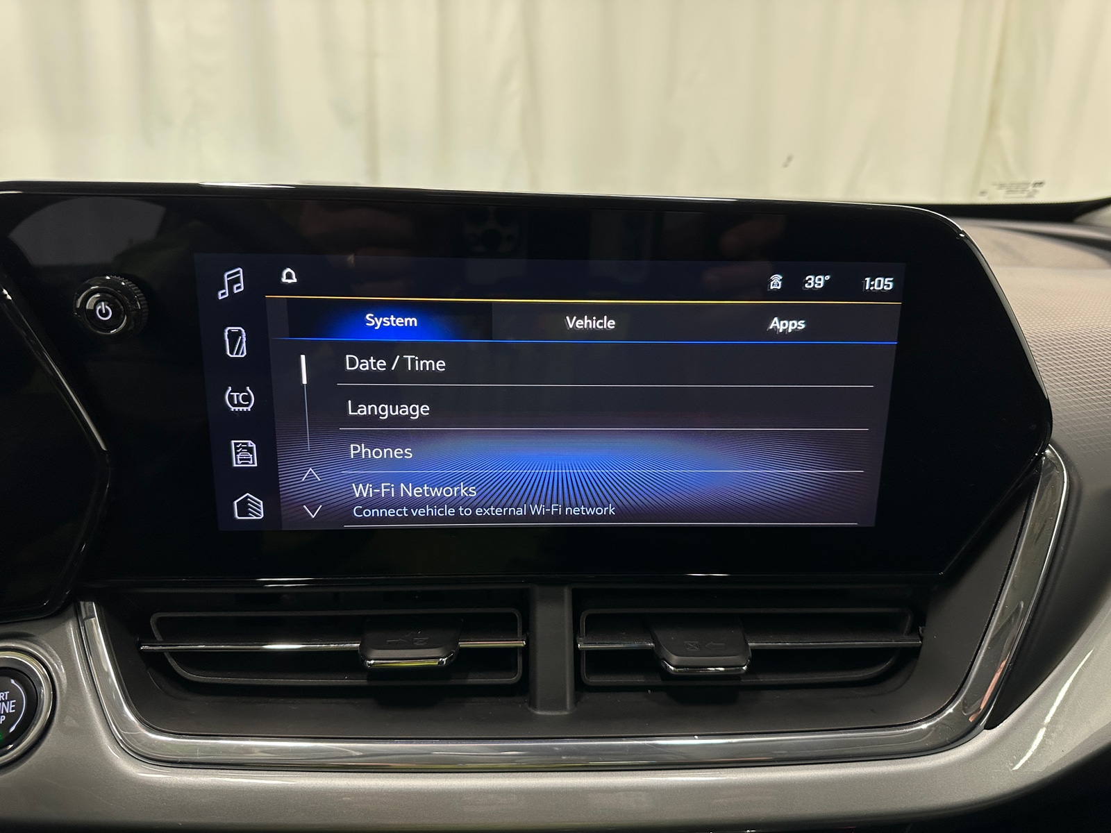 Thumbnail: 2025 Chevrolet Trax - 4