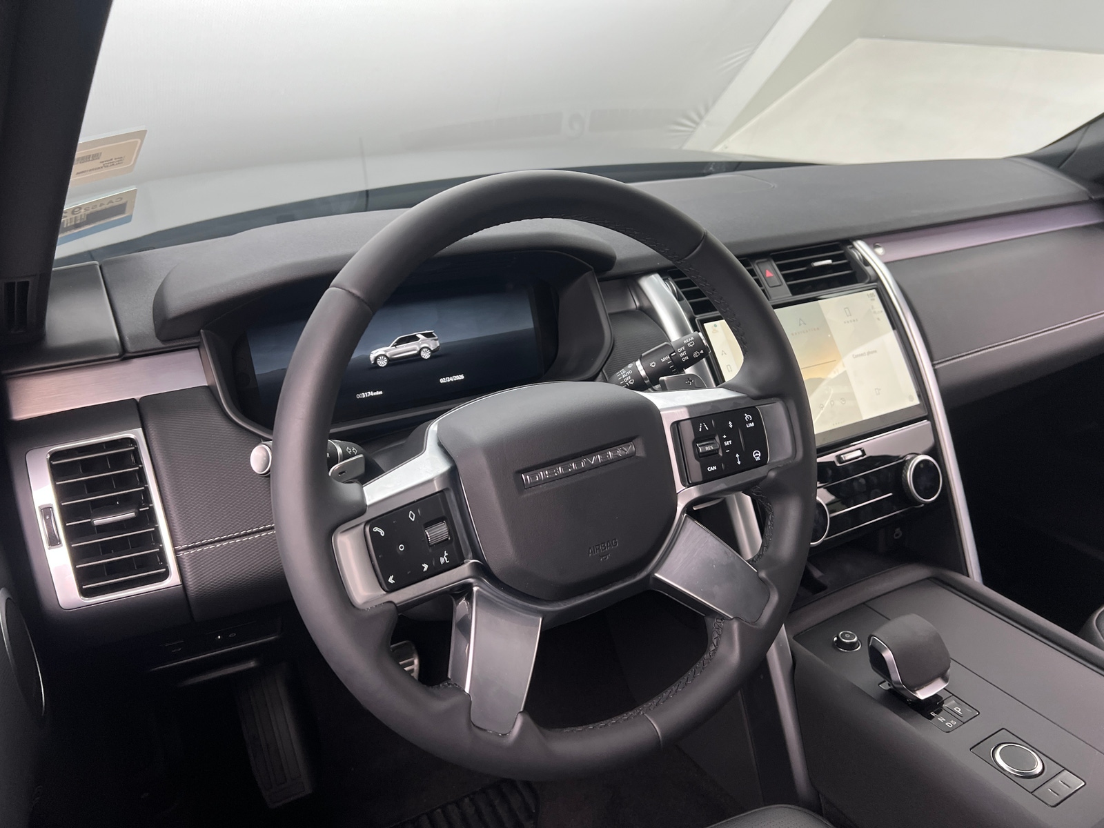 Thumbnail: 2025 Land Rover Discovery - 4