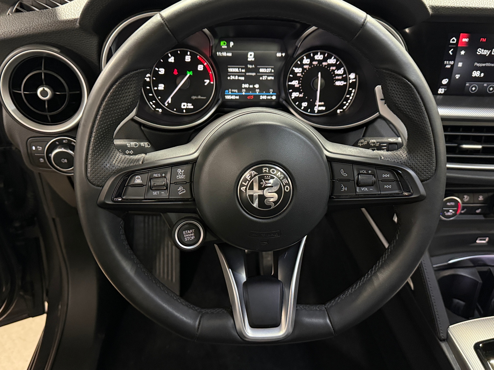 Thumbnail: 2023 Alfa Romeo Stelvio - 4