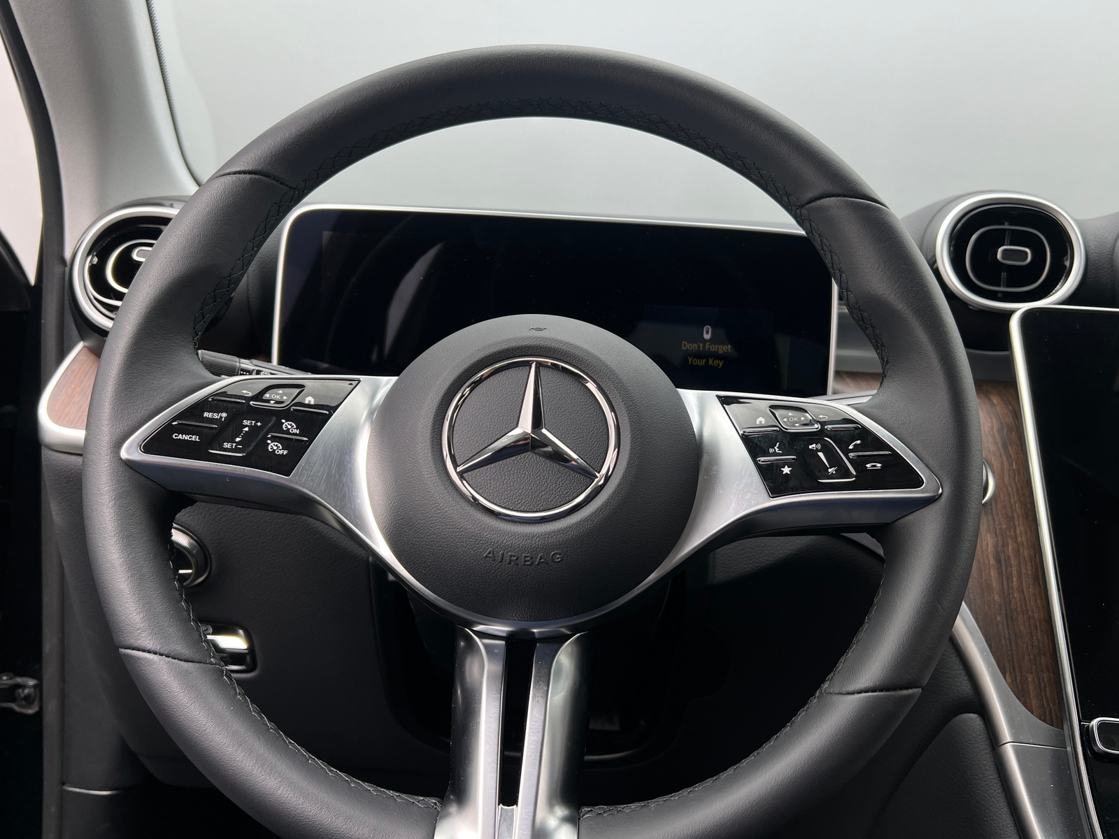 Thumbnail: 2025 Mercedes-Benz GLC - 4