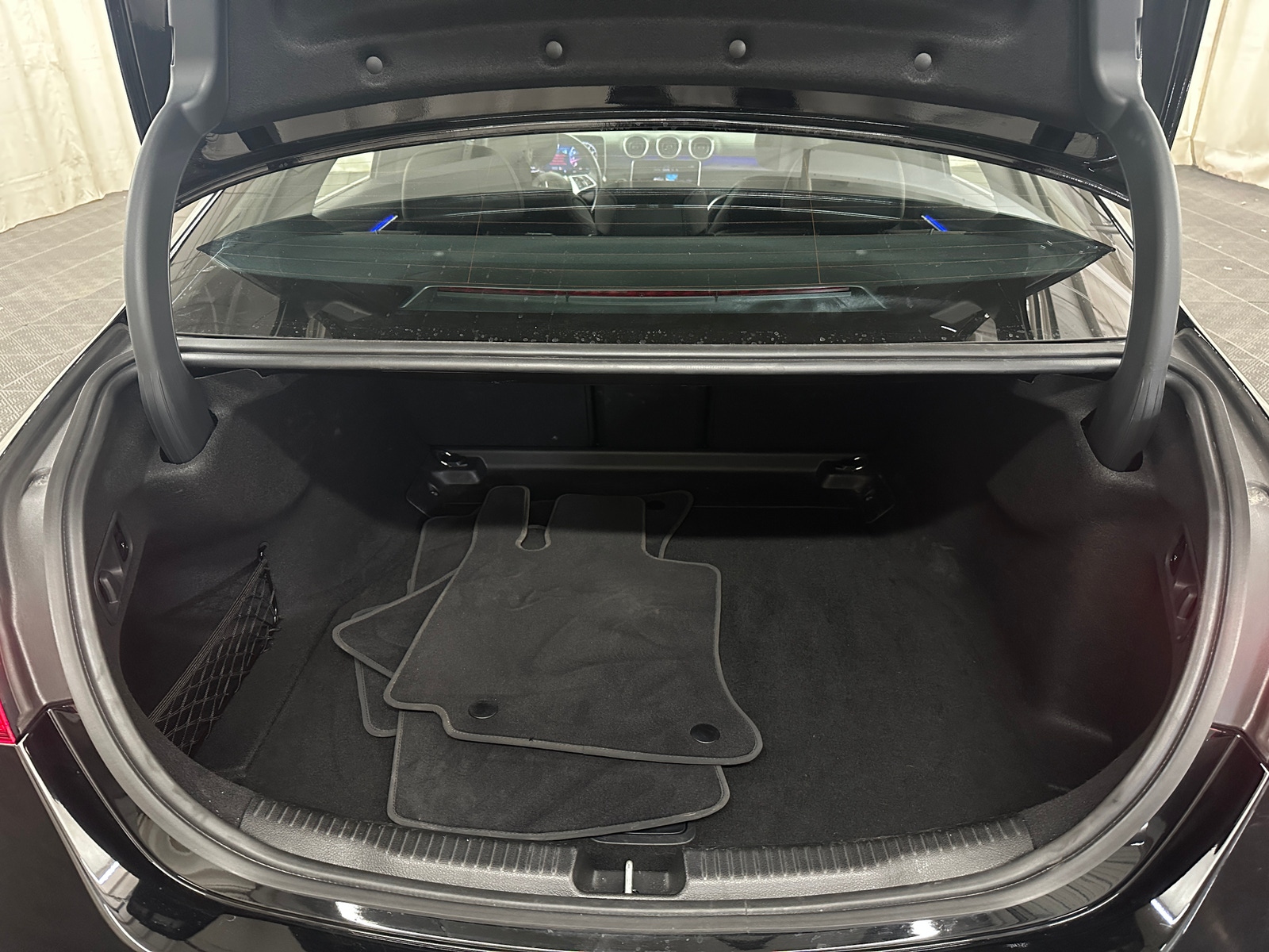 Thumbnail: 2025 Mercedes-Benz C-Class - 6