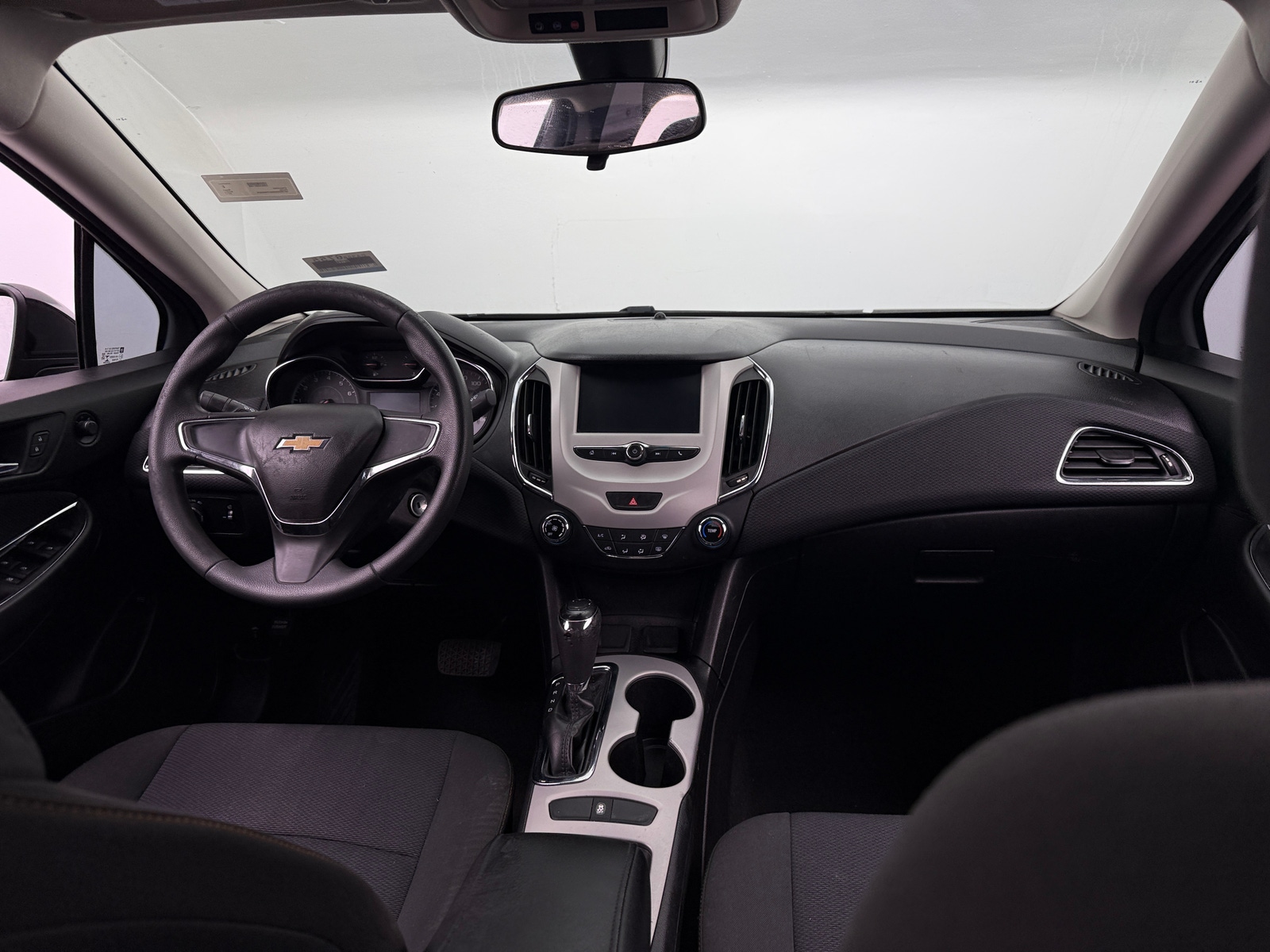 Thumbnail: 2017 Chevrolet Cruze - 3