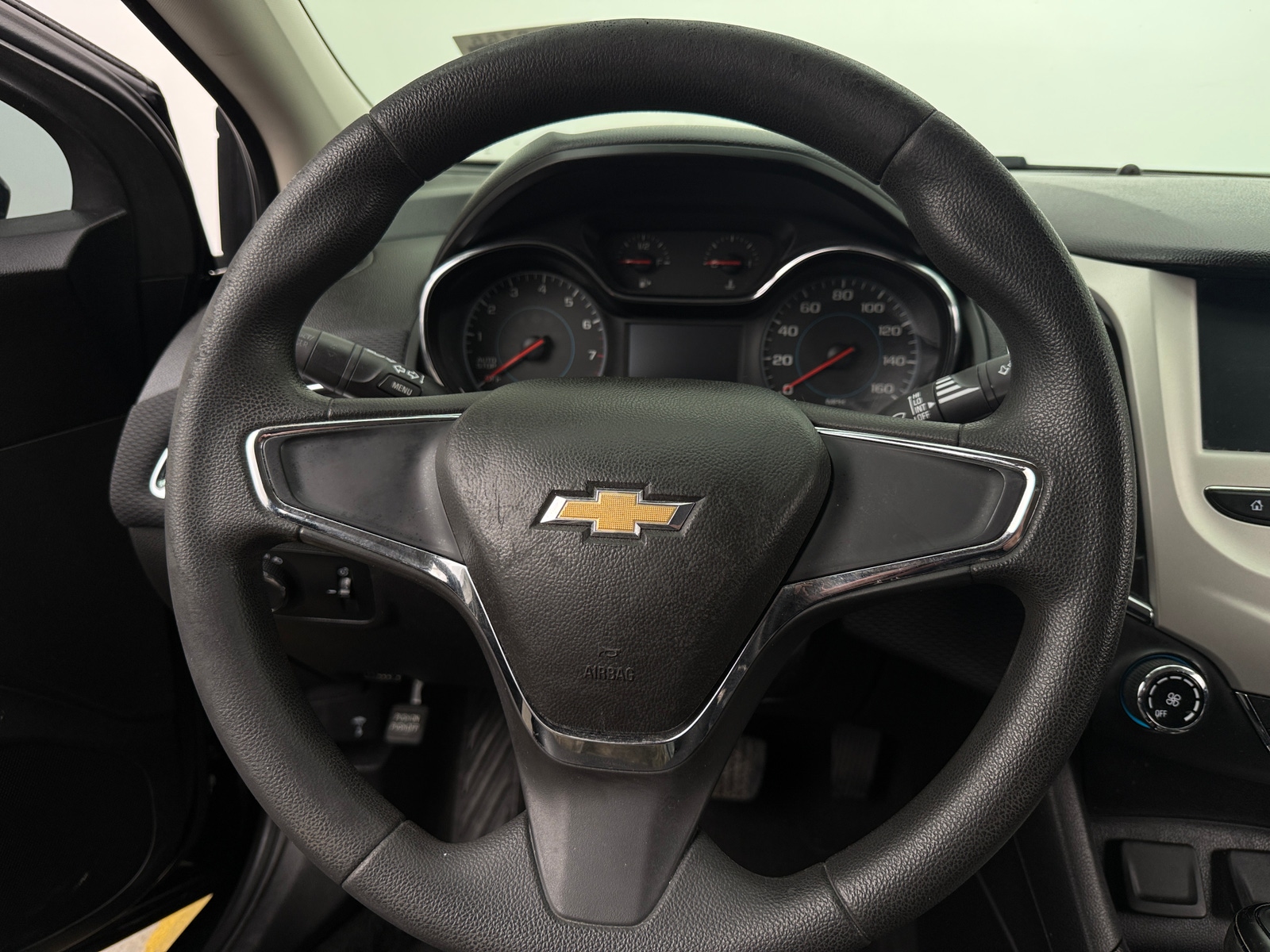 Thumbnail: 2017 Chevrolet Cruze - 5