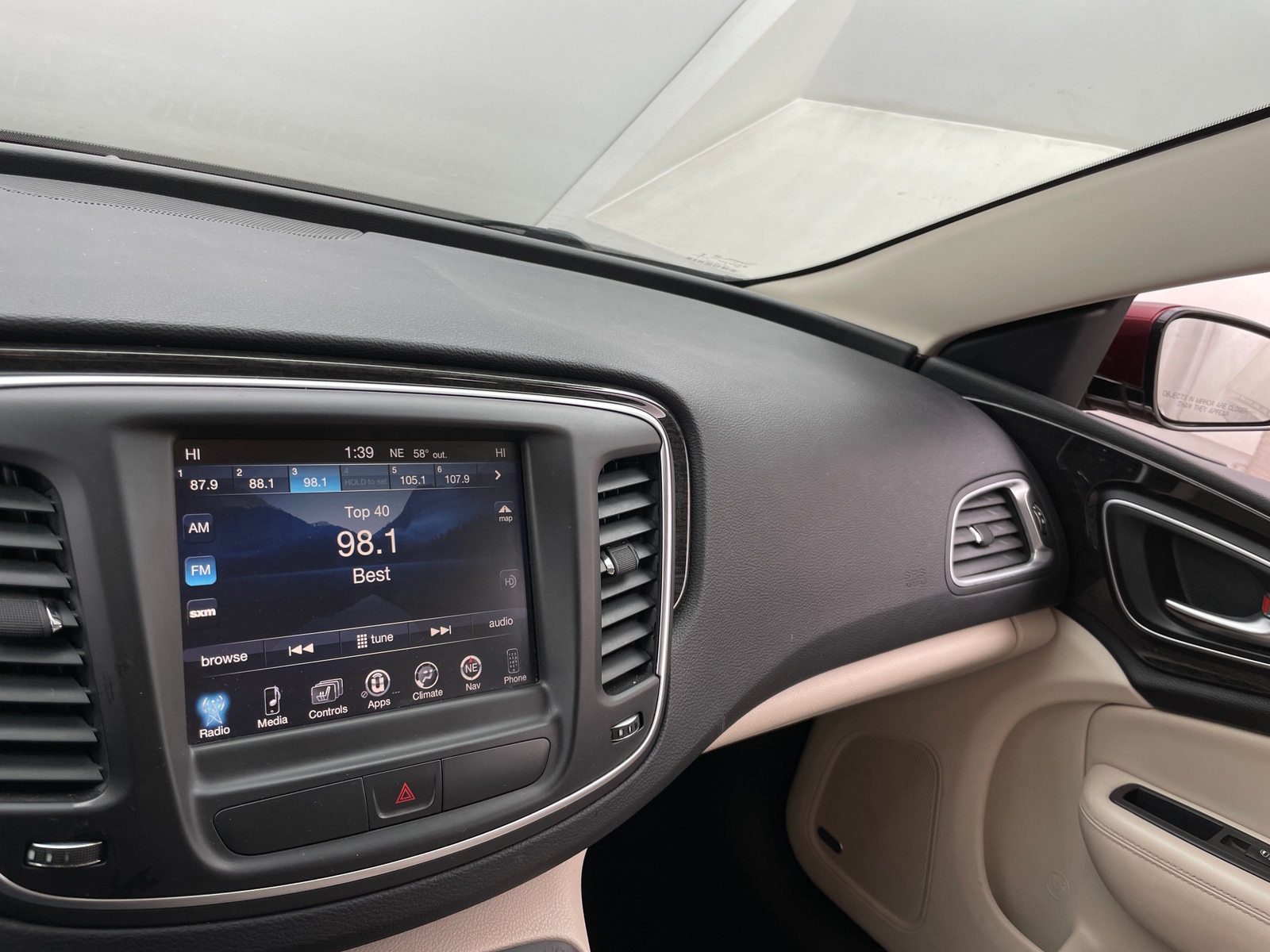 Thumbnail: 2015 Chrysler 200 - 3