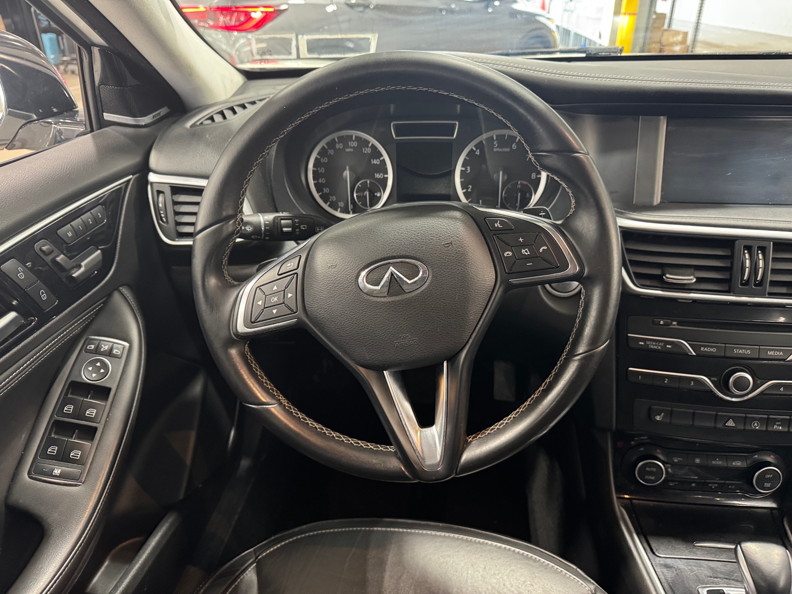 Thumbnail: 2017 INFINITI QX30 - 4