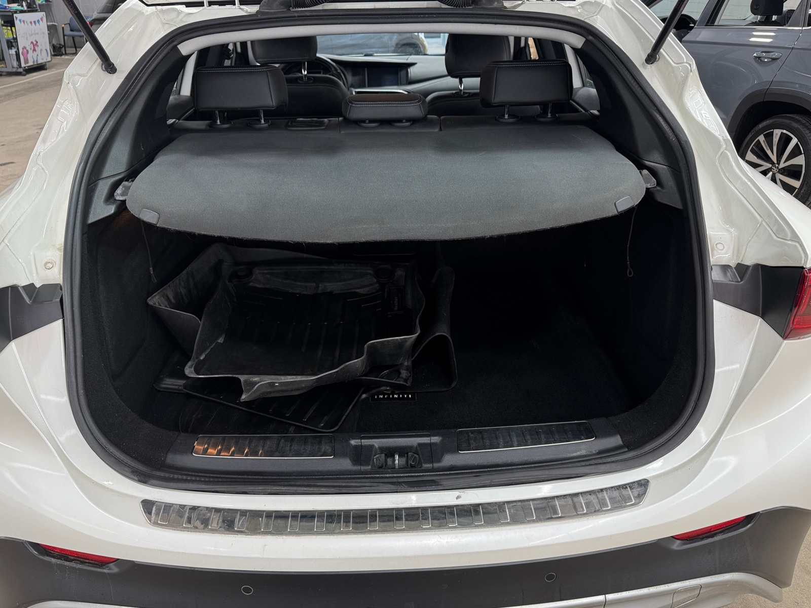 Thumbnail: 2017 INFINITI QX30 - 6