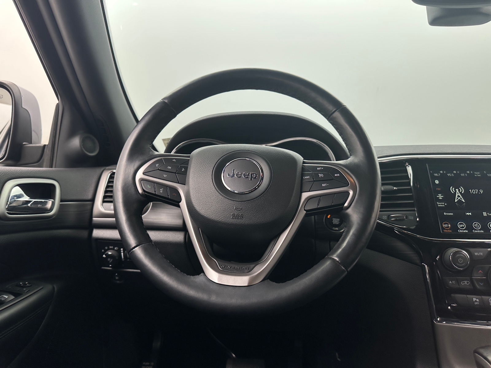 Thumbnail: 2020 Jeep Grand Cherokee - 5