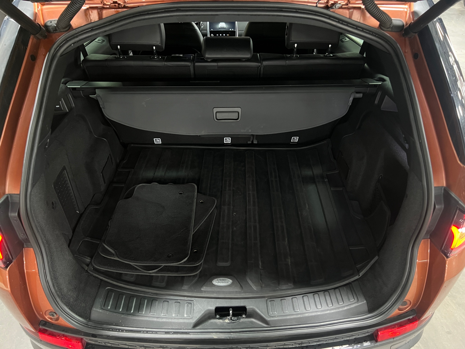 Thumbnail: 2020 Land Rover Discovery Sport - 6