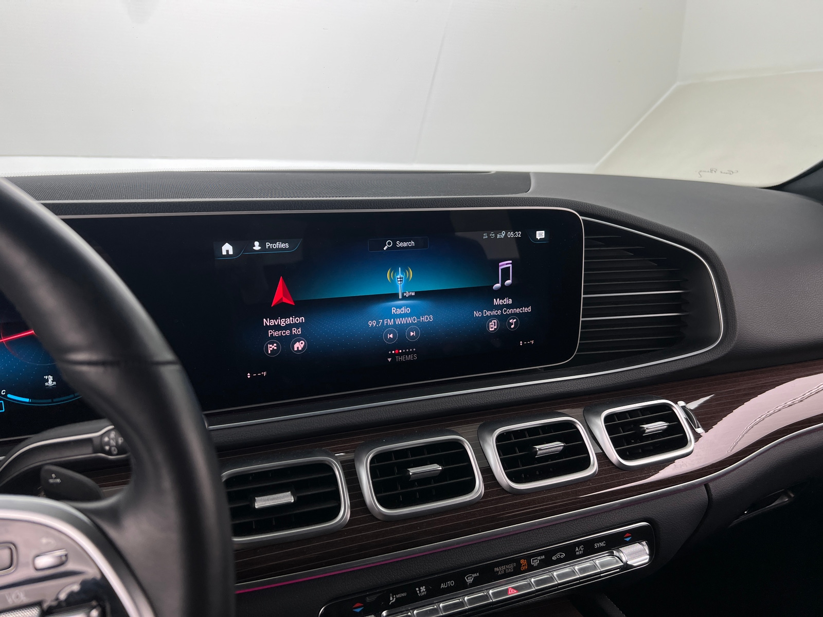 Thumbnail: 2021 Mercedes-Benz GLE - 3