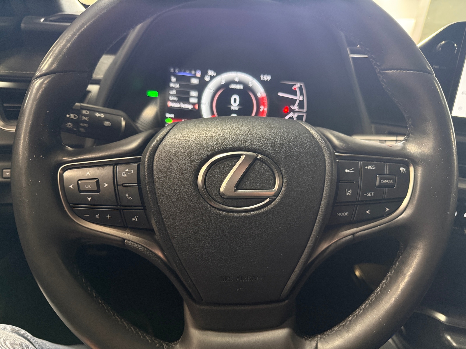 Thumbnail: 2023 Lexus UX - 4