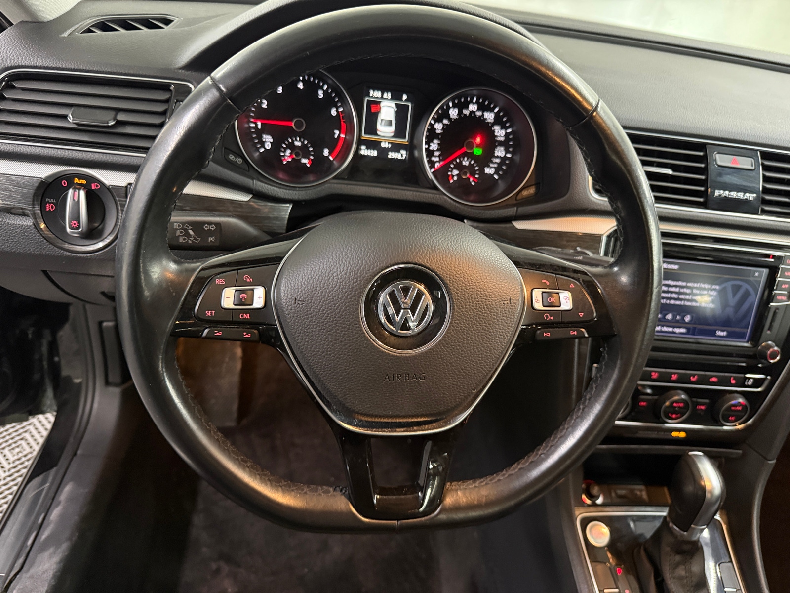 Thumbnail: 2018 Volkswagen Passat - 4
