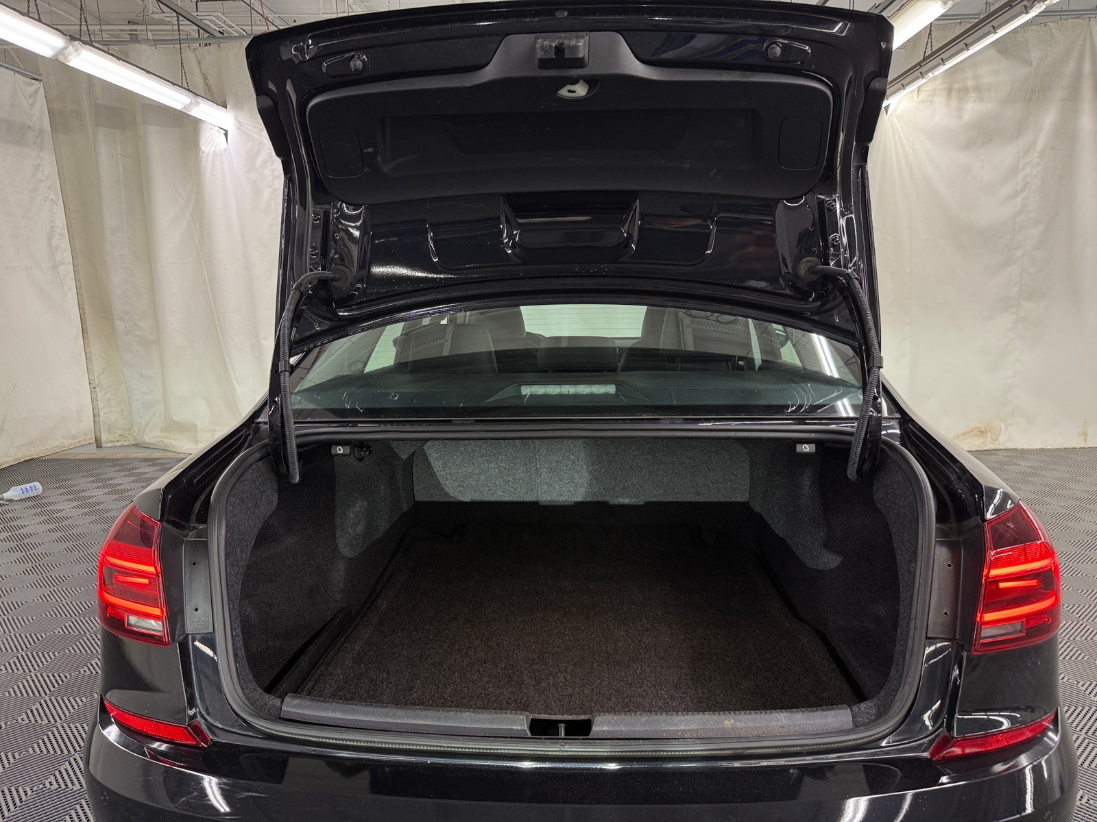 Thumbnail: 2018 Volkswagen Passat - 6