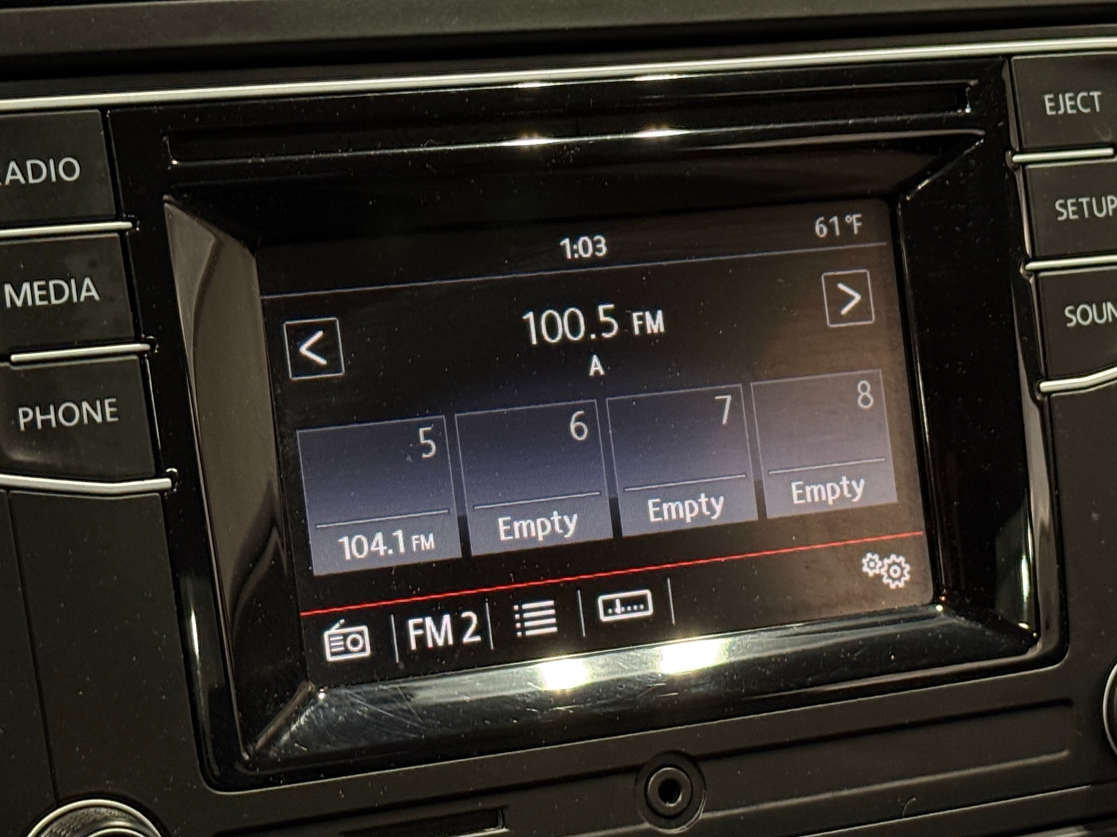 Thumbnail: 2017 Volkswagen Jetta - 4