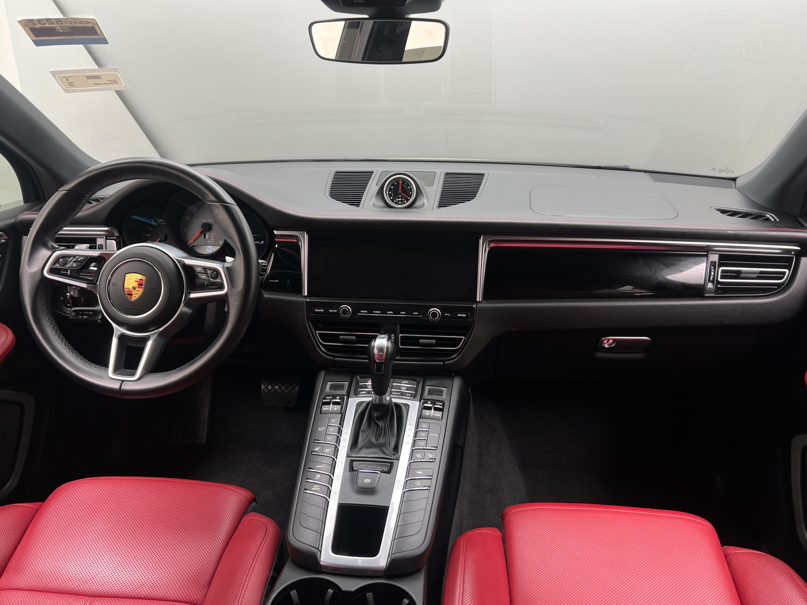 Thumbnail: 2020 Porsche Macan - 2