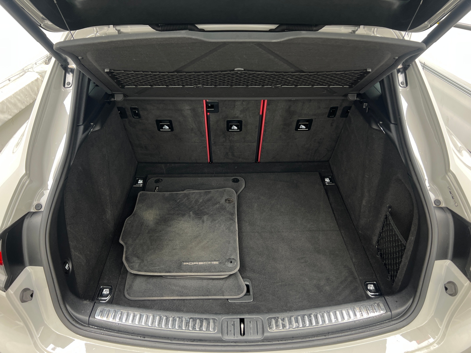 Thumbnail: 2020 Porsche Macan - 6