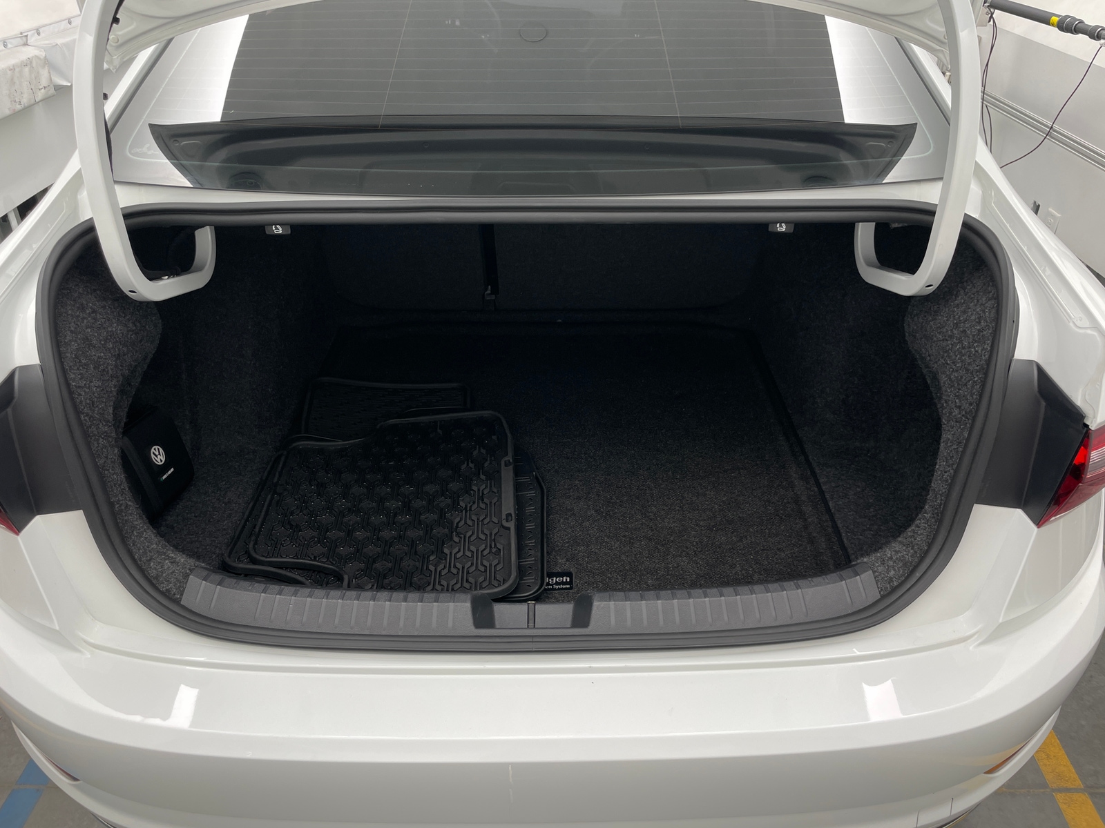 Thumbnail: 2021 Volkswagen Jetta - 6