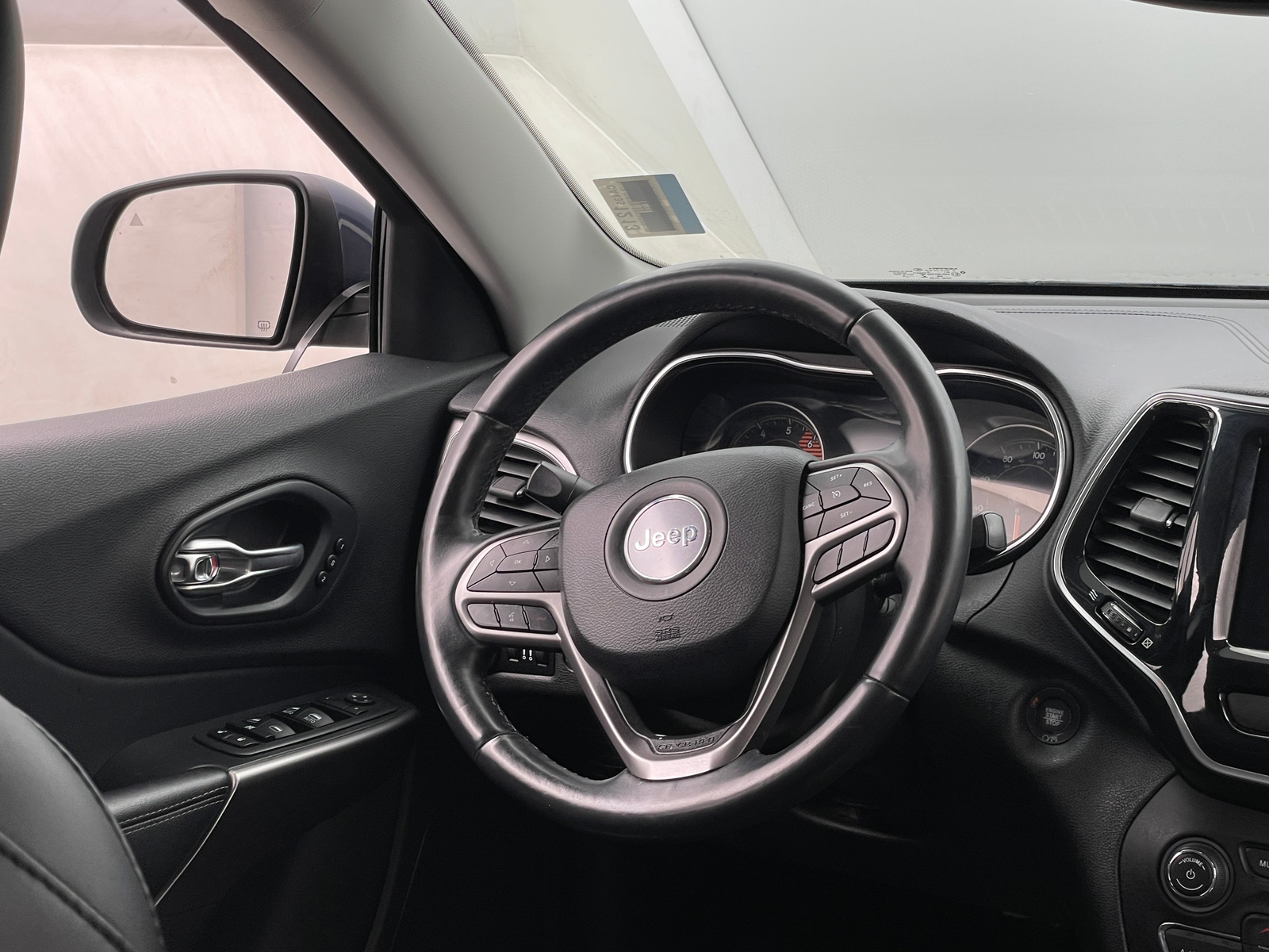 Thumbnail: 2019 Jeep Cherokee - 4