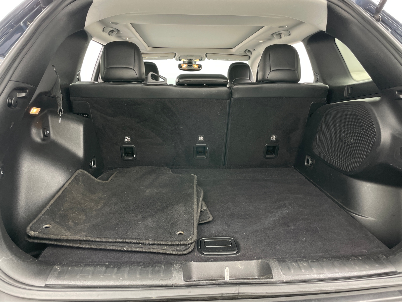 Thumbnail: 2019 Jeep Cherokee - 6