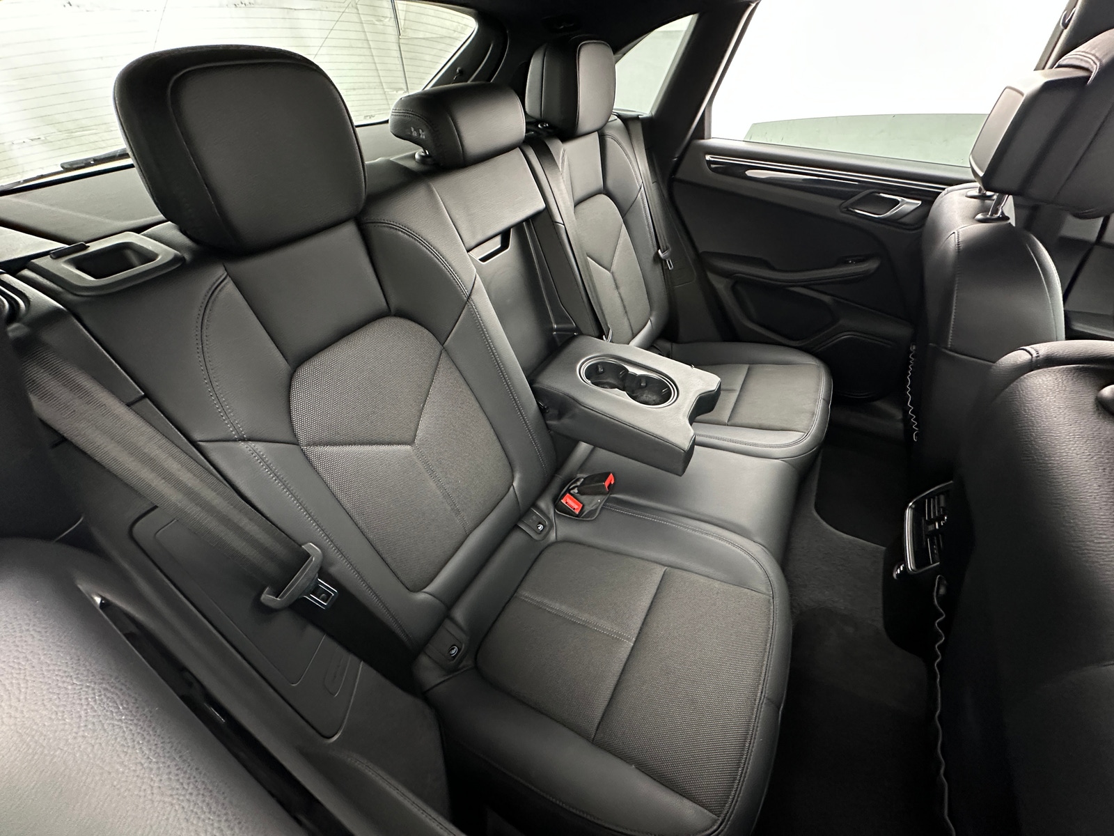 Thumbnail: 2023 Porsche Macan - 5