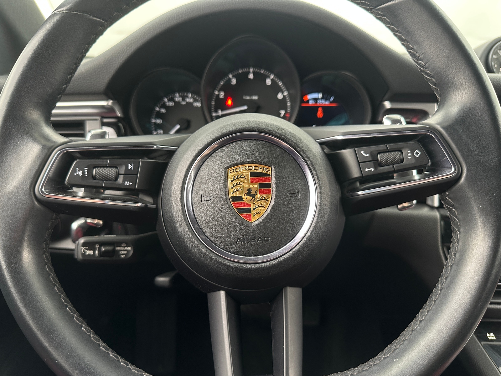 Thumbnail: 2023 Porsche Macan - 4