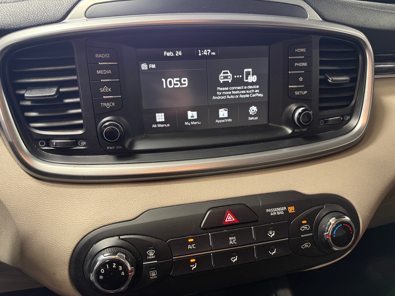 Thumbnail: 2020 Kia Sorento - 4