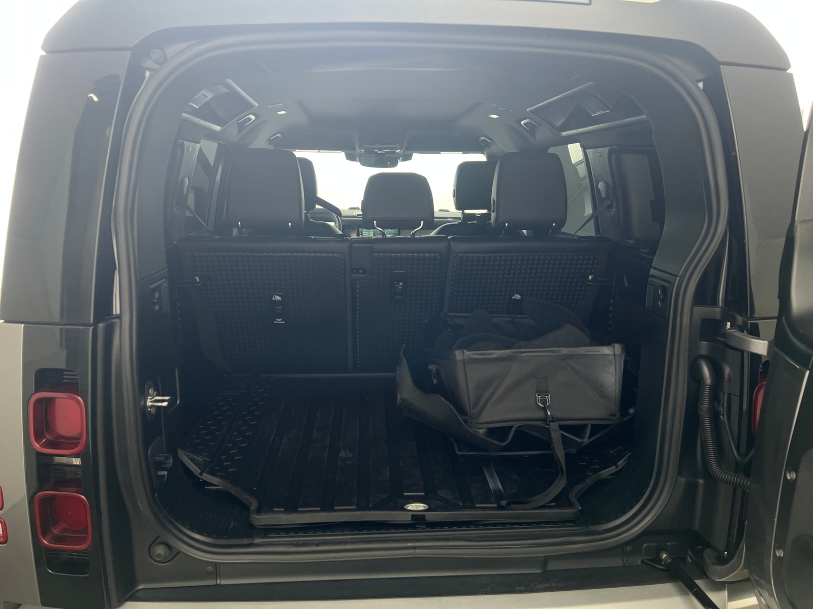 Thumbnail: 2024 Land Rover Defender - 6