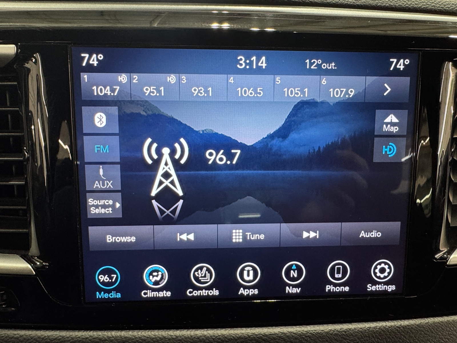 Thumbnail: 2020 Chrysler Pacifica - 4