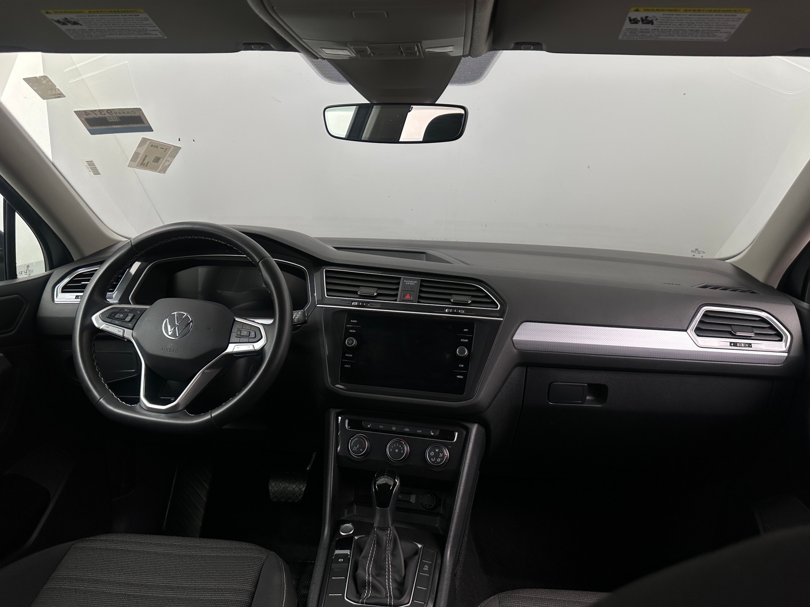 Thumbnail: 2024 Volkswagen Tiguan - 3