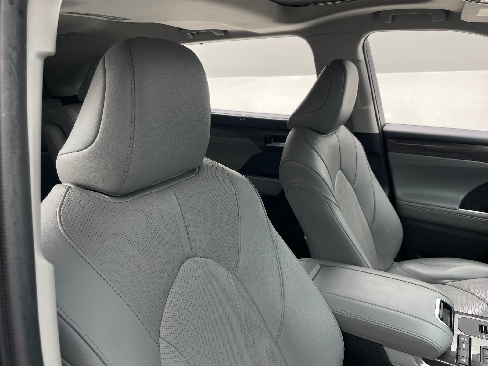 Thumbnail: 2020 Toyota Highlander - 2